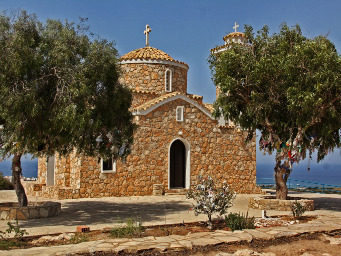 Православные: Здание каменной церкви - обои для рабочего стола